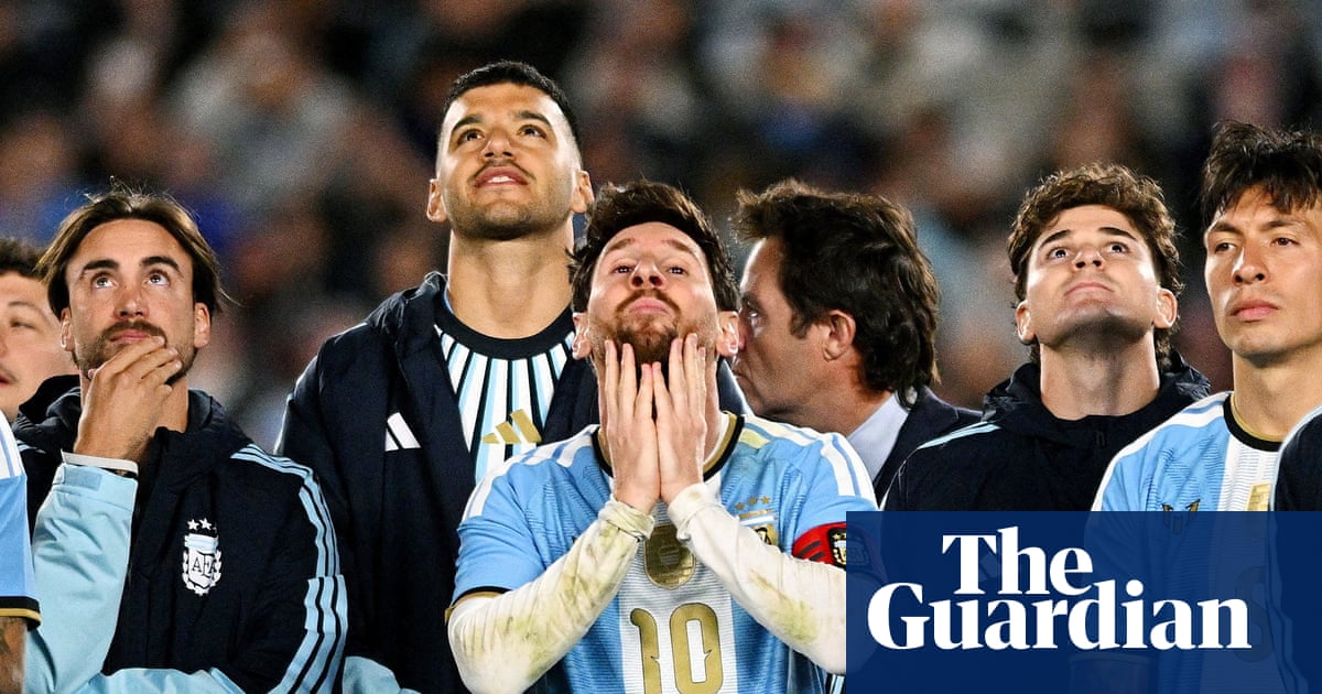 ميسي يودع المنتخب الأرجنتيني في مونومنتال بعد الخسارة أمام إسبانيا