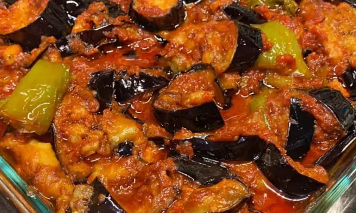 طريقة عمل المسقعة باللحم المفروم في الفرن بطعم غني وتحضير سهل