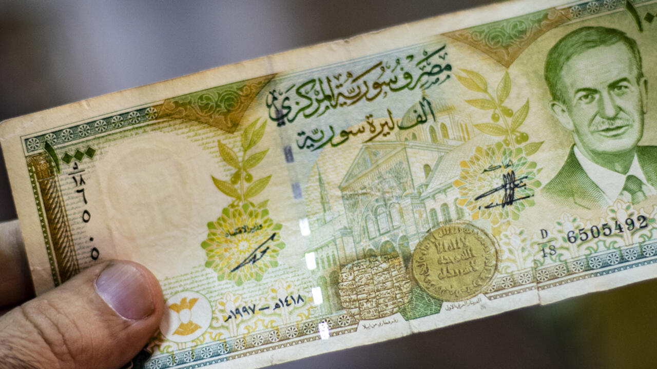 ما بين الارتفاع والانخفاض  تذبذب في سعر الليرة السورية اليوم أمام الدولار الأمريكي