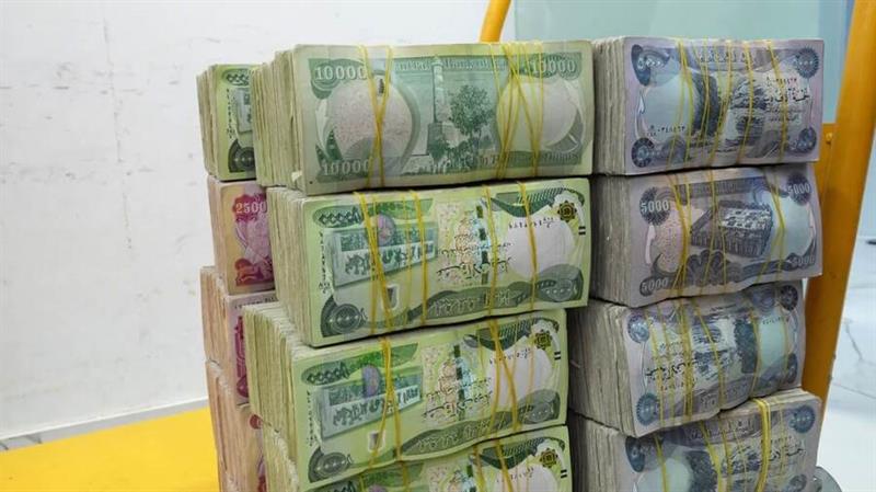 أول تعليق من “الحكومة العراقية” بشأن رواتب الموظفين والمتقاعدين