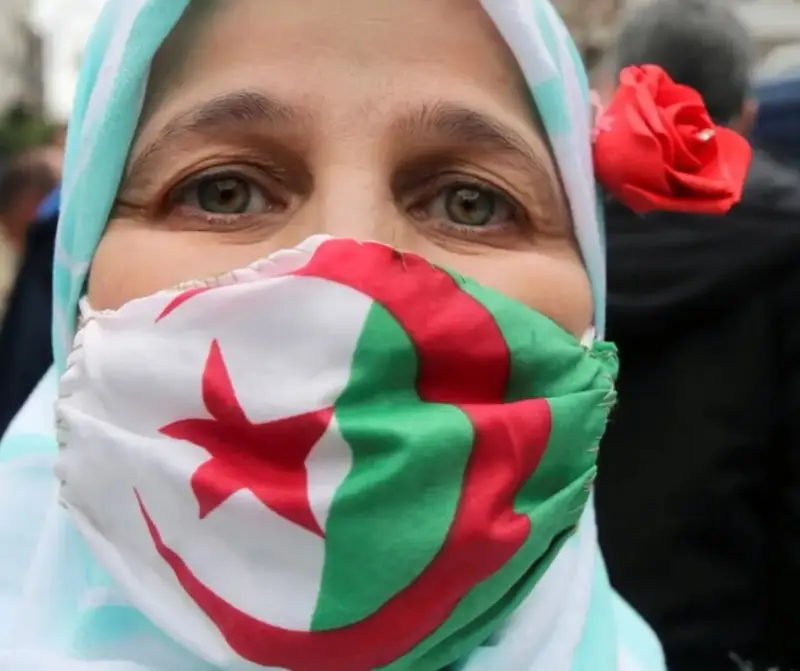 أحصلي على 800 دينار جزائري “طريقة التسجيل في منحة المرأة الماكثة في المنزل 2025”