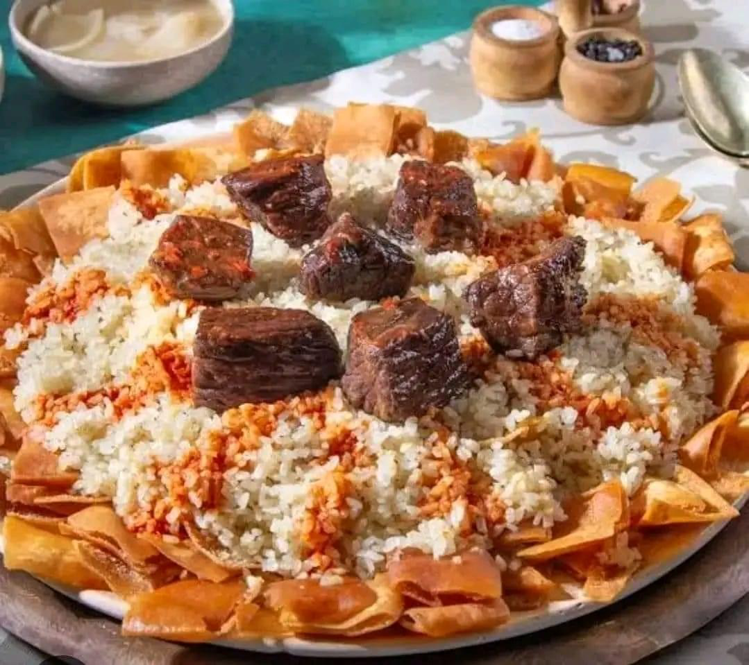 طريقة عمل الفتة المصرية الأصلية بطعم زمان ومكونات بسيطة ونكهة مميزة ترضي كل أفراد الأسرة بكل سهولة