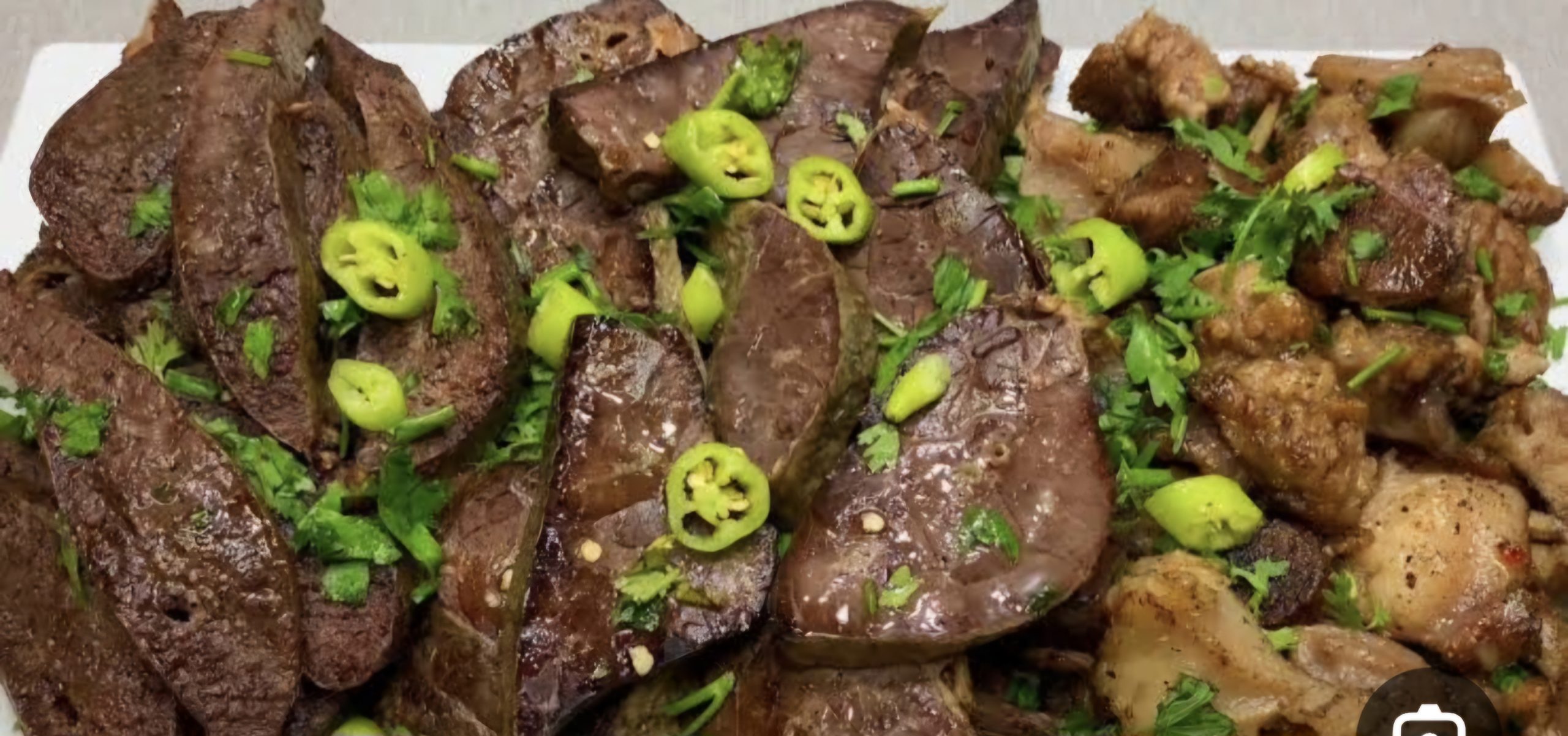 “لذيذة وشهية” طريقة عمل الفشة المحمرة بالفلفل والثوم بطعم رائع