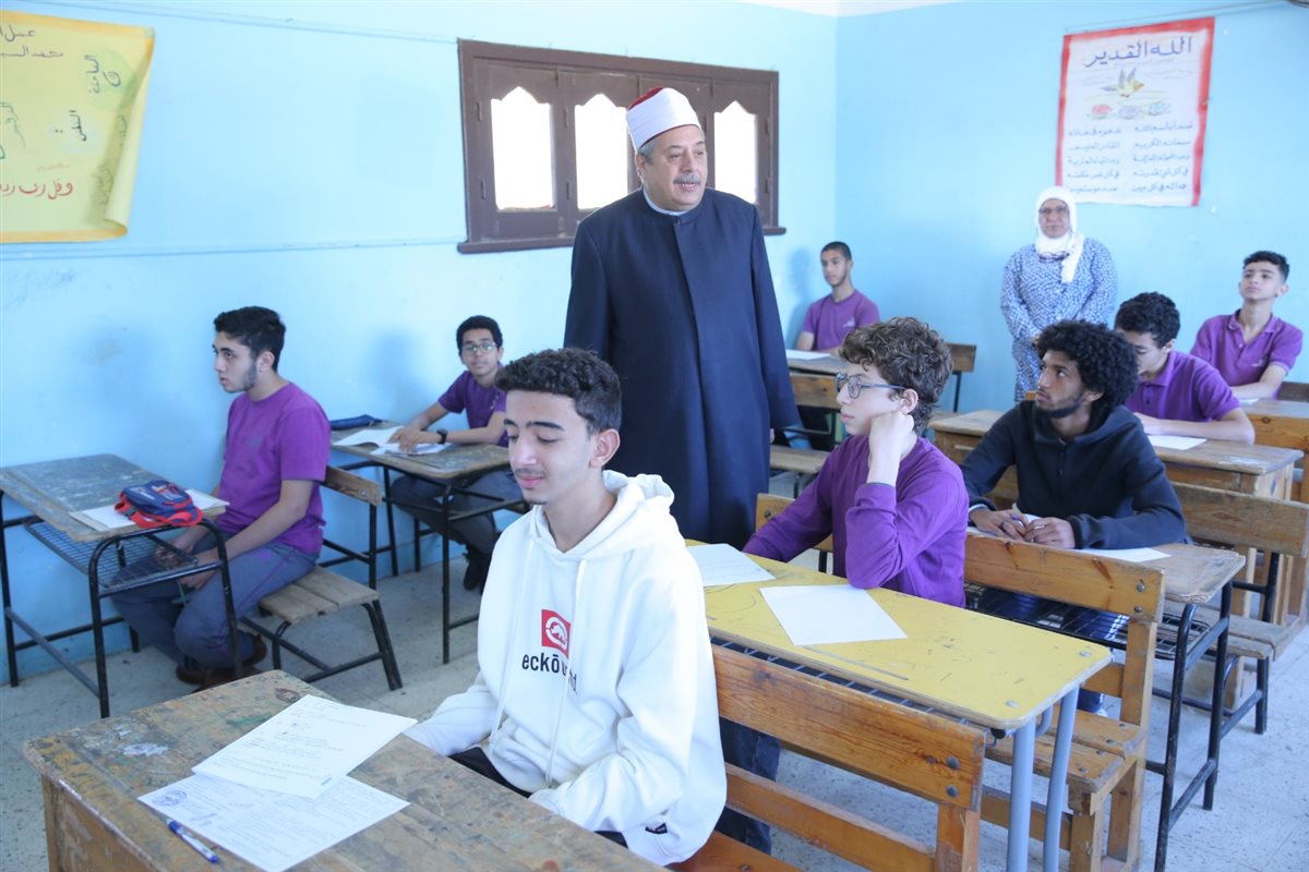 الأزهر الشريف يُعلن: فتح باب التقدم لراغبي مد الخدمة من المعلمين الذين بلغوا سن المعاش