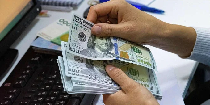 الورقة الخضراء عاملة العمايل .. سعر الدولار اليوم مقابل الجنية المصري اليوم بتاريخ 21 ديسمبر 2025